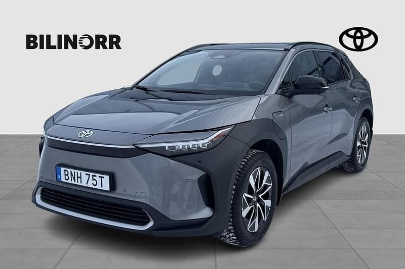 Begagnad Toyota bZ4X Executive 2023 Silver SUV