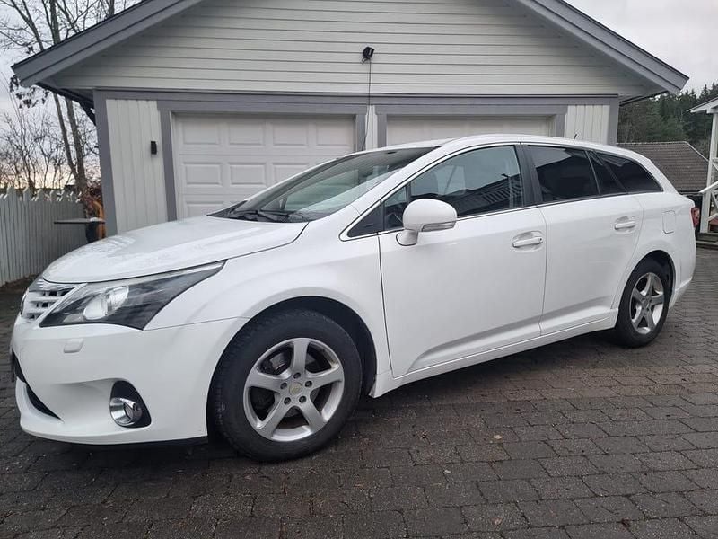 Begagnad 2014 Toyota Avensis Multidrive S Kombi | 124 000 kr (Marknadspris) - Bild 1/1