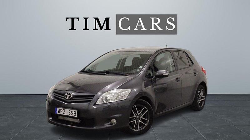 Mörkgrå Begagnad 2010 Toyota Auris Plus Halvkombi | 59 999 kr (Marknadspris) - Bild 1/4