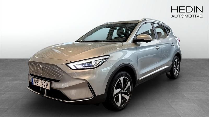 Grå Begagnad 2023 MG ZS Luxury SUV | 254 900 kr (Marknadspris) - Bild 1/4