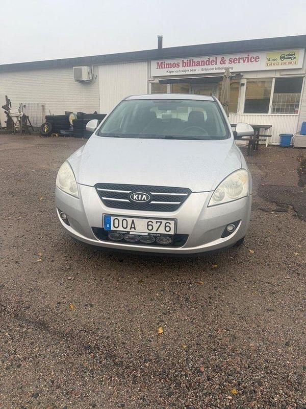 Silver Begagnad 2007 Kia Ceed 4 Halvkombi | 24 900 kr (Marknadspris) - Bild 1/4