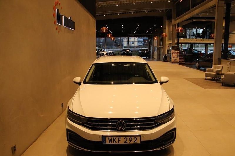 Begagnad VW Passat GTE 218 HK (160 kW) 2022 Vit Kombi