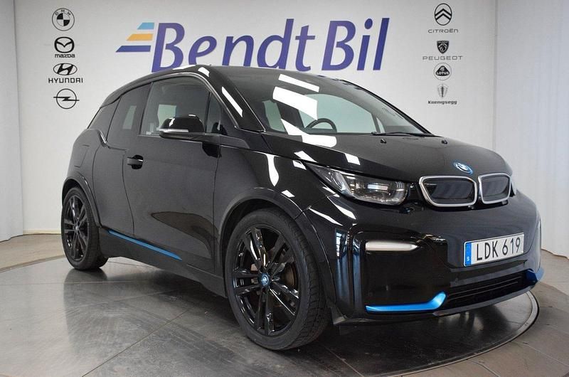 Svart Begagnad 2018 BMW i3 Comfort Edition Halvkombi | 169 500 kr (Marknadspris) - Bild 1/3