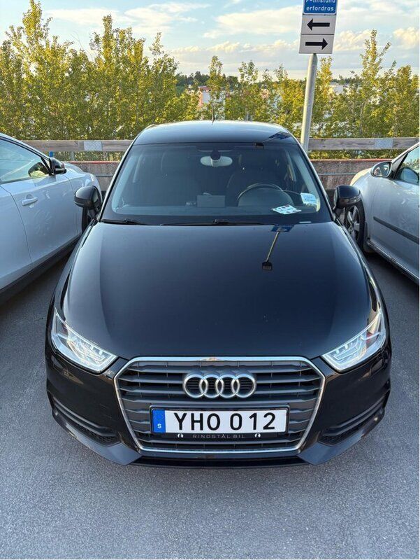 Svart Begagnad 2017 Audi A1 Sportback Halvkombi | 139 900 kr (Marknadspris) - Bild 1/4
