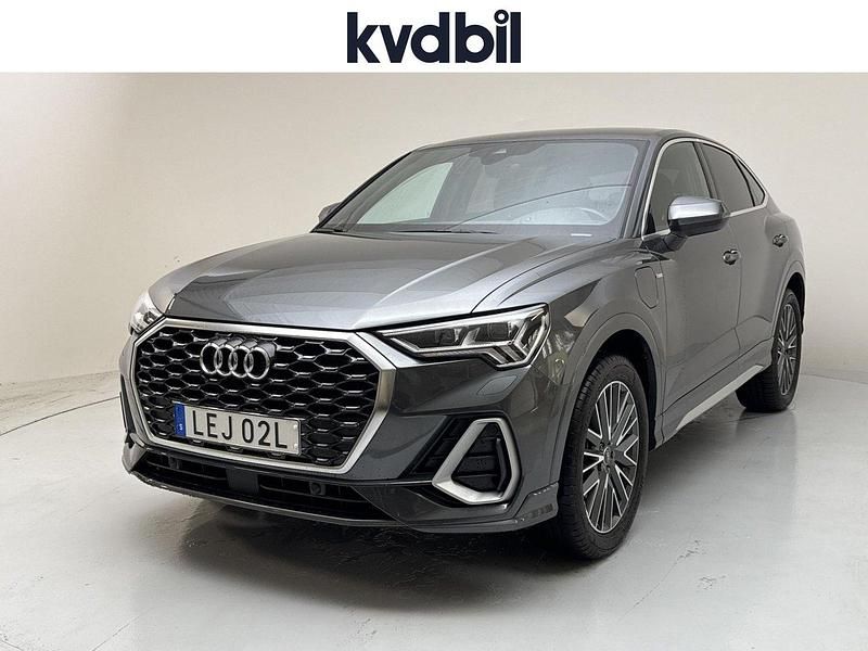 Grå (grå metallic) Begagnad 2024 Audi Q3 Sportback S-Line SUV | 469 800 kr (Marknadspris) - Bild 1/3