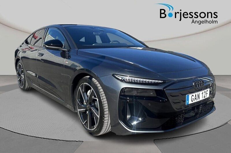 Grå Ny 2025 Audi e-tron S-Line SUV | 956 300 kr - Bild 1/4