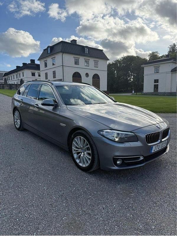 Grå Begagnad 2014 BMW 525 Luxury Line Kombi | 145 000 kr (Lite dyr) - Bild 1/4