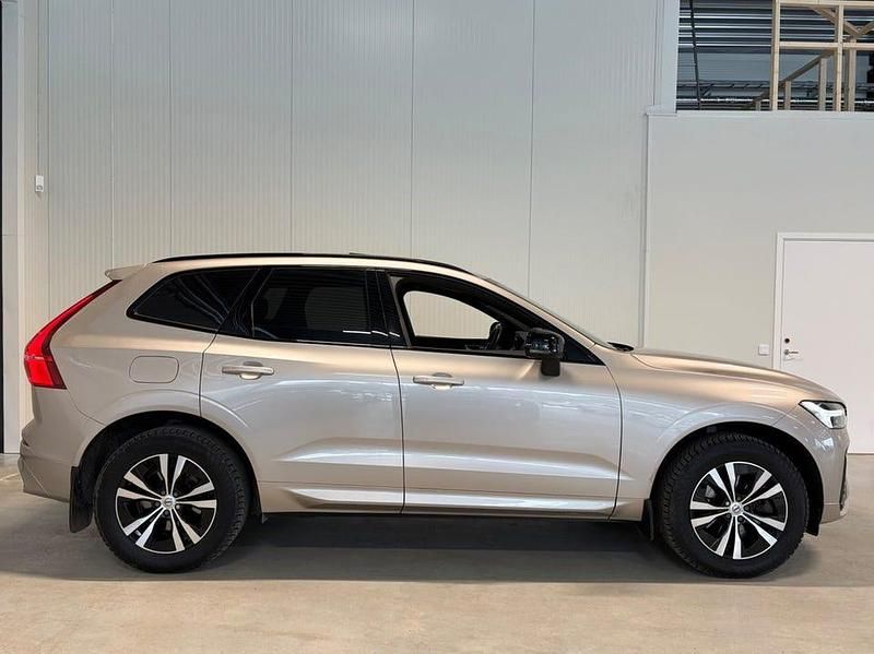 Begagnad Volvo XC60 Plus 350 HK (257 kW) 2023 Grå SUV
