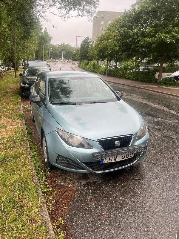 Blå Begagnad 2009 Seat Ibiza Reference Halvkombi | 22 000 kr (Marknadspris) - Bild 1/4