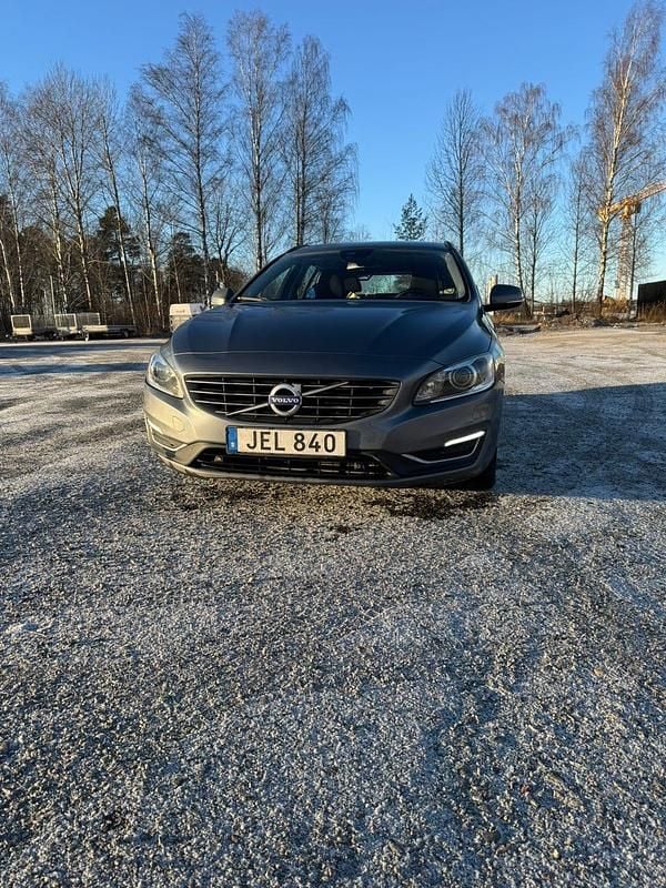 Begagnad 2016 Volvo V60 Kombi | 135 000 kr - Bild 1/4