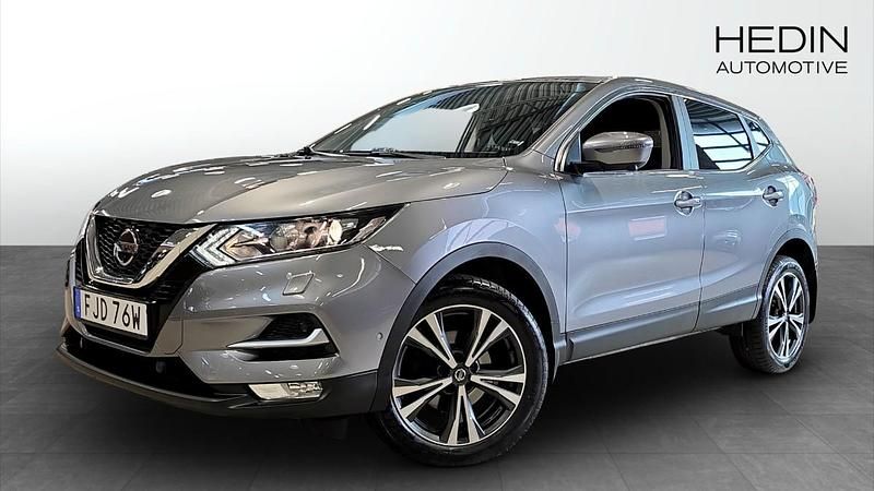 Grå (grey) Begagnad 2018 Nissan Qashqai N-Connecta SUV | 159 900 kr (Marknadspris) - Bild 1/4