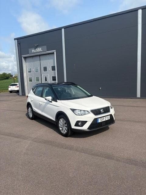 Vit Begagnad 2020 Seat Arona Style SUV | 135 000 kr (Marknadspris) - Bild 1/4