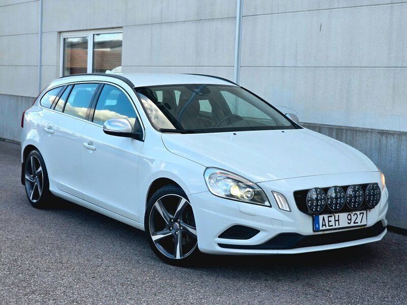 Vit Begagnad 2013 Volvo V60 R-Design Kombi | 83 000 kr (Bra pris) - Bild 1/4