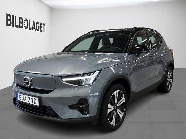 Grå Begagnad 2023 Volvo XC40 Plus SUV | 369 800 kr - Bild 1/4