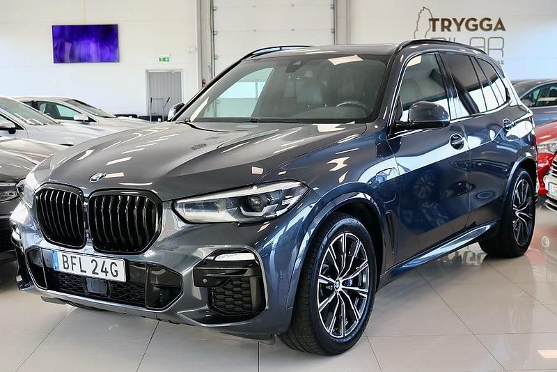 Grå Begagnad 2021 BMW X5 iPerformance SUV | 479 000 kr (Bra pris) - Bild 1/4