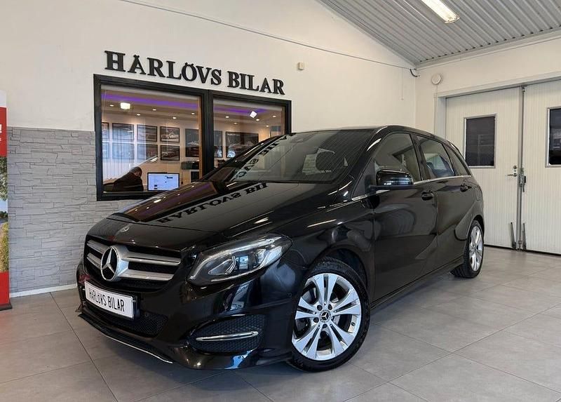 Svart Begagnad 2019 Mercedes 200 Urban Halvkombi | 183 000 kr - Bild 1/4
