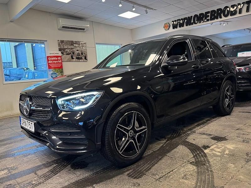 Begagnad Mercedes GLC300e AMG 306 HK (225 kW) 2021 Svart SUV