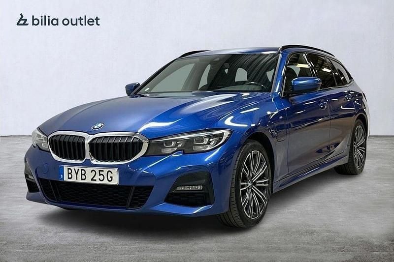 Blå Begagnad 2021 BMW 330 M Sport Kombi | 289 900 kr - Bild 1/4