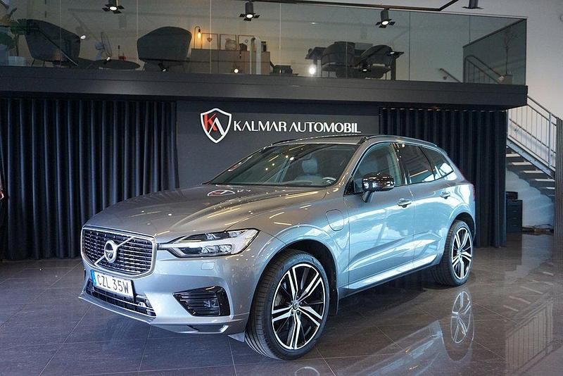 Grå Begagnad 2020 Volvo XC60 R-Design SUV | 419 900 kr (Marknadspris) - Bild 1/4