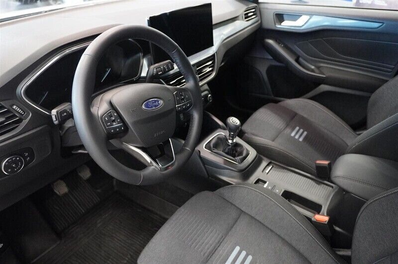 Begagnad Ford Focus Active 125 HK (91 kW) 2023 Vit Halvkombi