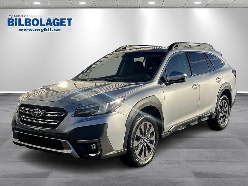 Grå Begagnad 2024 Subaru Outback SUV | 481 800 kr (Lite dyr) - Bild 1/4