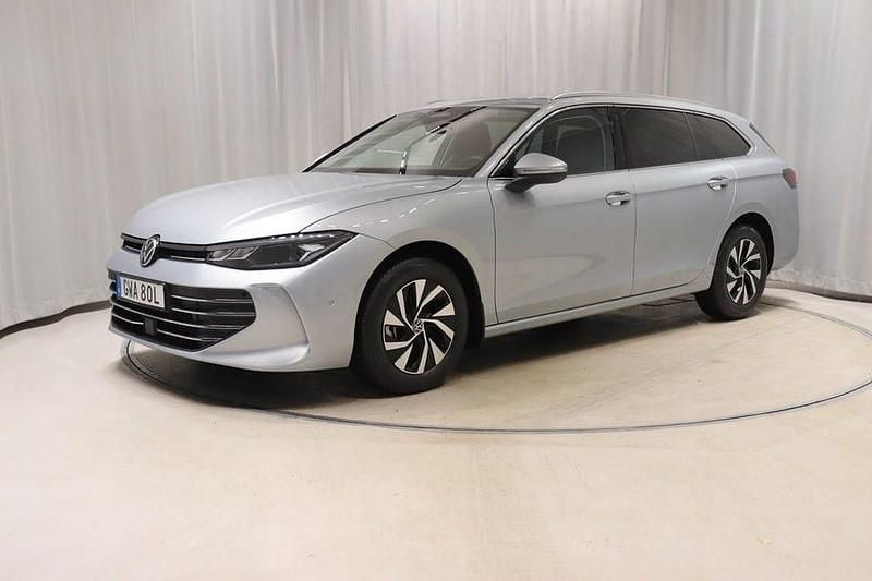 Begagnad VW Passat 150 HK (110 kW) 2025 Silver Kombi