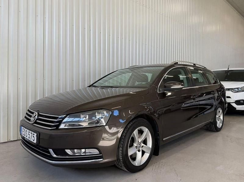 Brun Begagnad 2014 VW Passat Kombi | 79 900 kr (Marknadspris) - Bild 1/4