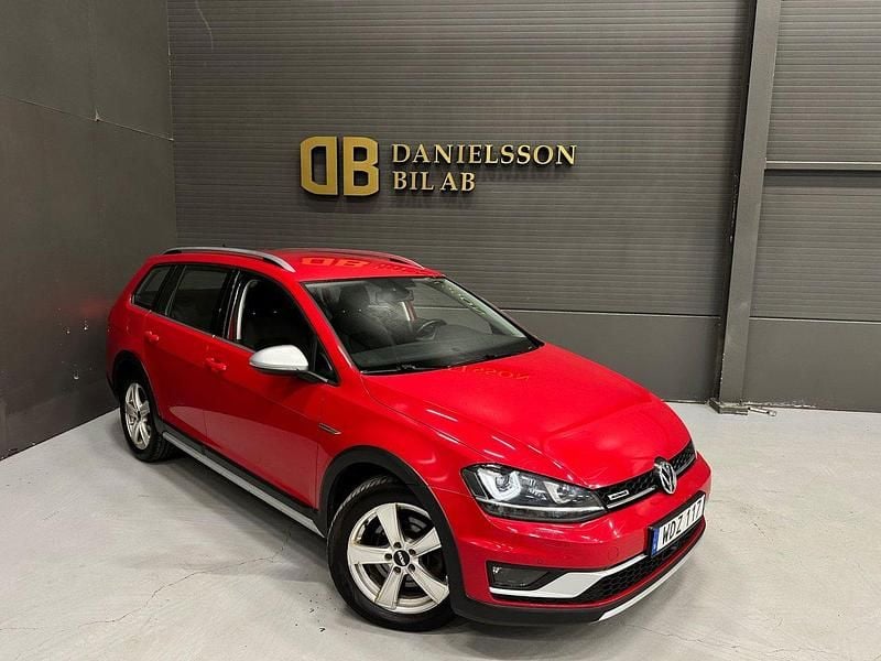 Röd Begagnad 2015 VW Golf Alltrack Kombi | 149 800 kr (Marknadspris) - Bild 1/4