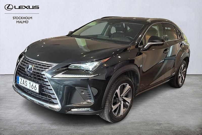 Svart Begagnad 2017 Lexus NX300h Luxury Line SUV | 349 000 kr (Lite dyr) - Bild 1/4