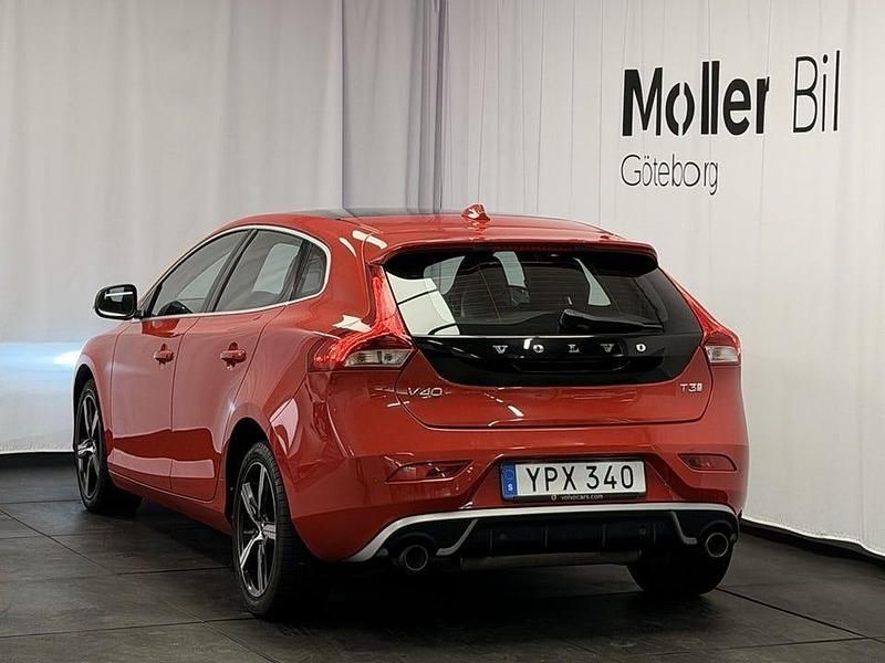 Begagnad Volvo V40 R-Design 152 HK (111 kW) 2017 Röd