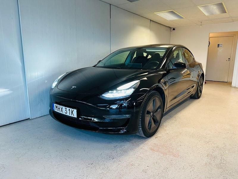 Svart Begagnad 2021 Tesla Model 3 Long Range AWD Sedan | 234 900 kr (Bra pris) - Bild 1/4