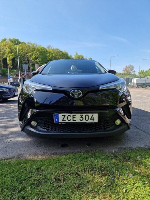 Svart Begagnad 2018 Toyota C-HR Executive SUV | 175 000 kr (Marknadspris) - Bild 1/4