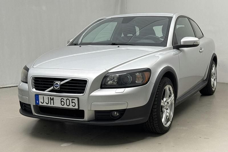 Ljusgrå Begagnad 2007 Volvo C30 Halvkombi | 60 000 kr (Marknadspris) - Bild 1/4