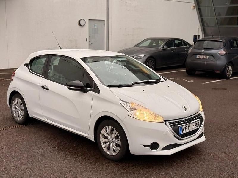 Begagnad Peugeot 208 68 HK (50 kW) 2012 Vit Halvkombi