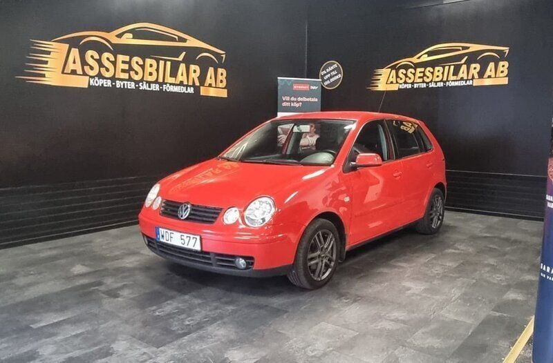 Röd Begagnad 2004 VW Polo Halvkombi | 24 900 kr (Marknadspris) - Bild 1/2
