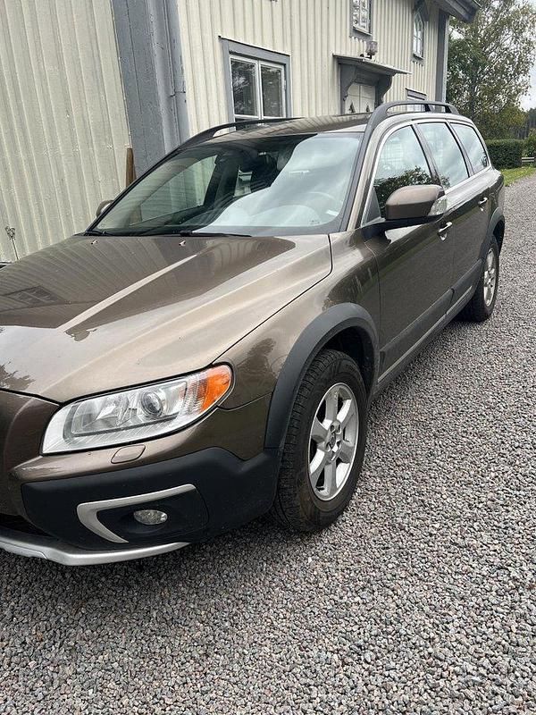 Brun Begagnad 2014 Volvo XC70 Momentum SUV | 149 500 kr (Marknadspris) - Bild 1/4