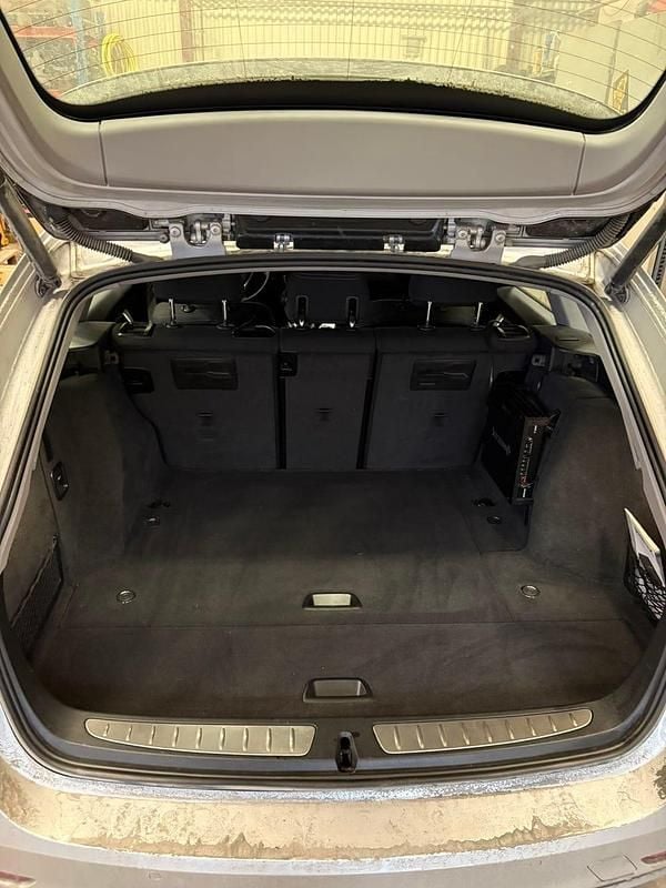 Begagnad BMW 318 Sport Line 143 HK (105 kW) 2013 Kombi