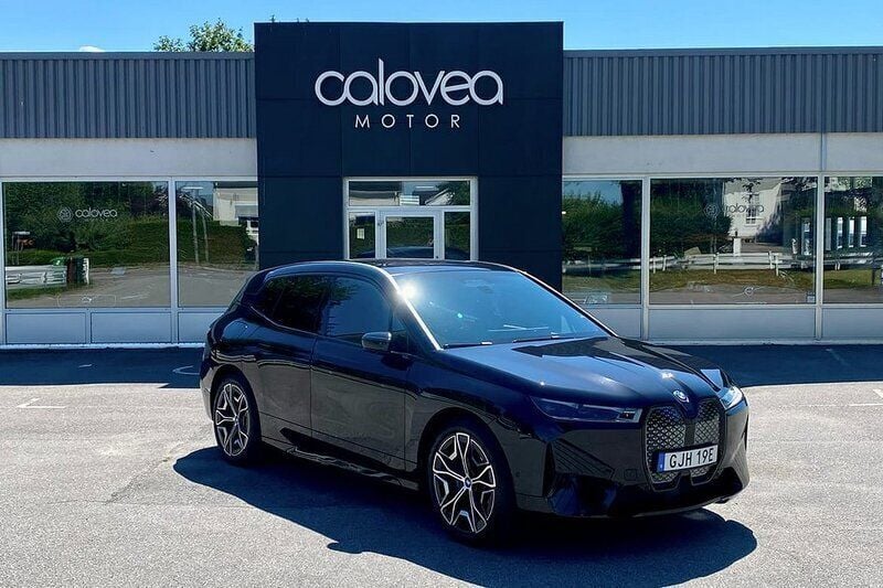 Svart Begagnad 2022 BMW iX Exclusive SUV | 599 900 kr - Bild 1/4