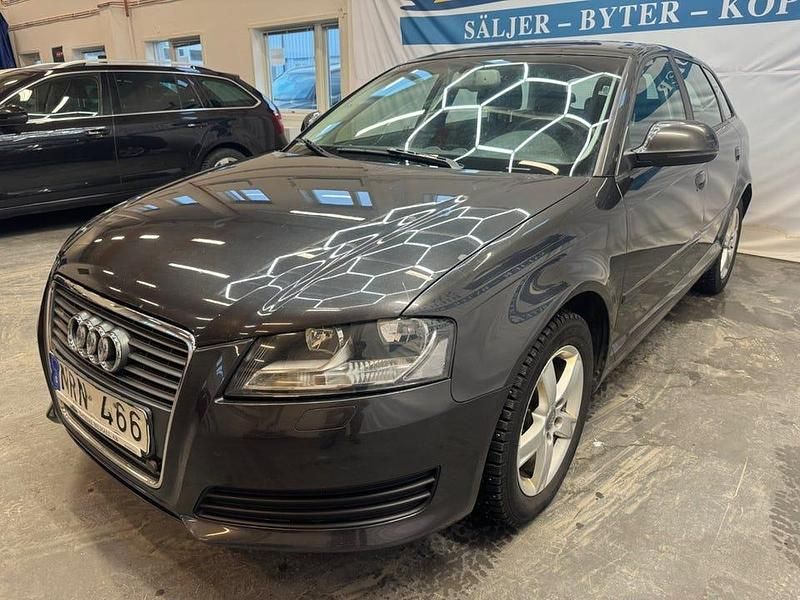 Begagnad Audi A3 Attraction 105 HK (77 kW) 2010 Grå Halvkombi