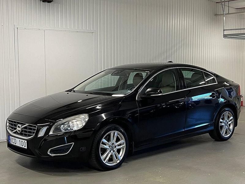 Svart Begagnad 2010 Volvo S60 Summum Sedan | 123 000 kr (Lite dyr) - Bild 1/4