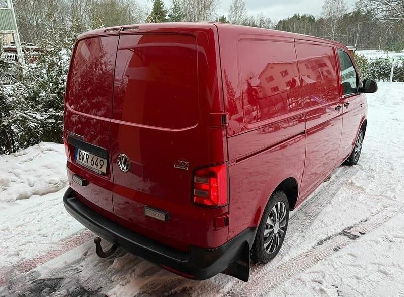 Begagnad VW T6 102 HK (75 kW) 2016 Röd Van