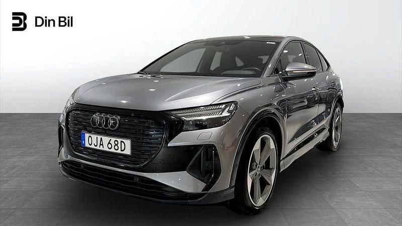 Tyfongrå metallic Begagnad 2024 Audi Q4 Sportback e-tron Comfort SUV | 669 000 kr - Bild 1/4
