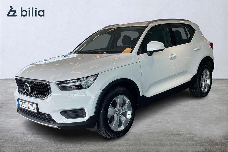 Vit Begagnad 2022 Volvo XC40 Momentum SUV | 289 900 kr (Bra pris) - Bild 1/3