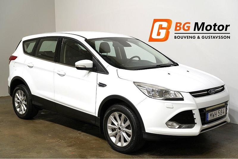 Vit Begagnad 2015 Ford Kuga Titanium SUV | 99 700 kr (Marknadspris) - Bild 1/4