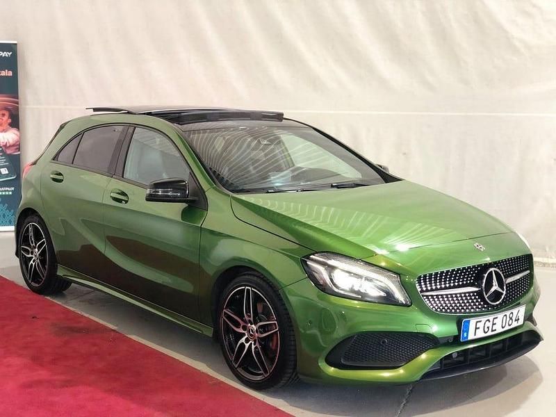 Grön Begagnad 2017 Mercedes A180 AMG Halvkombi | 170 000 kr (Marknadspris) - Bild 1/4