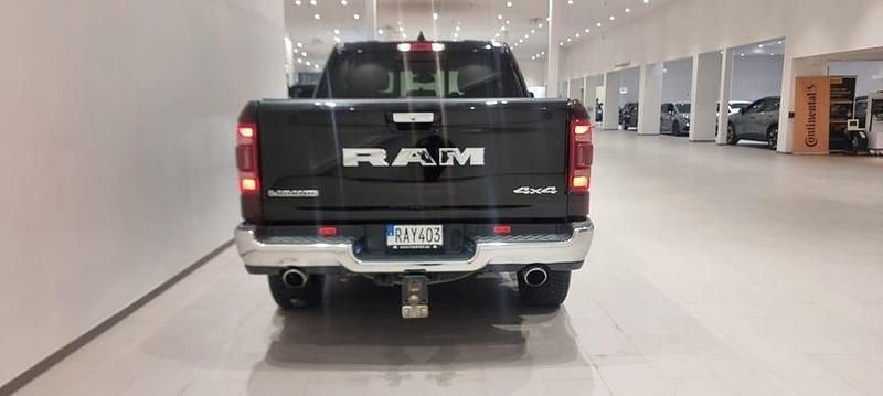 Begagnad Dodge Ram 401 HK (294 kW) 2019 Svart Pickup