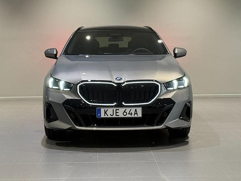 Ny BMW 550e Comfort Edition 2026 Grå Kombi