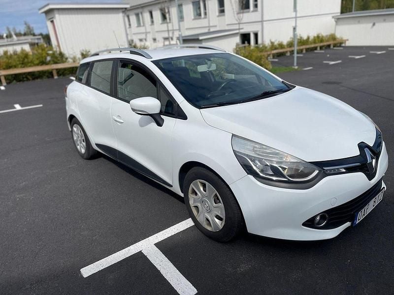 Vit Begagnad 2014 Renault Clio GrandTour Kombi | 70 000 kr (Marknadspris) - Bild 1/4