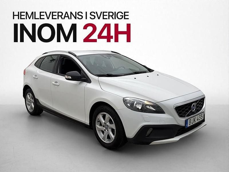 Begagnad Volvo V40 114 HK (83 kW) 2014 Vit Halvkombi