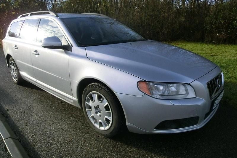 Grå Begagnad 2013 Volvo V70 Momentum Kombi | 67 000 kr (Superpris) - Bild 1/4